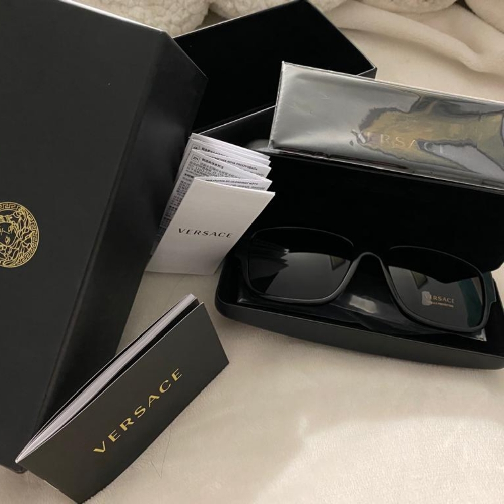 BLACK FRIDAY SALE 3 DAYS Versa men's sunglasses dark grey with the box brand new